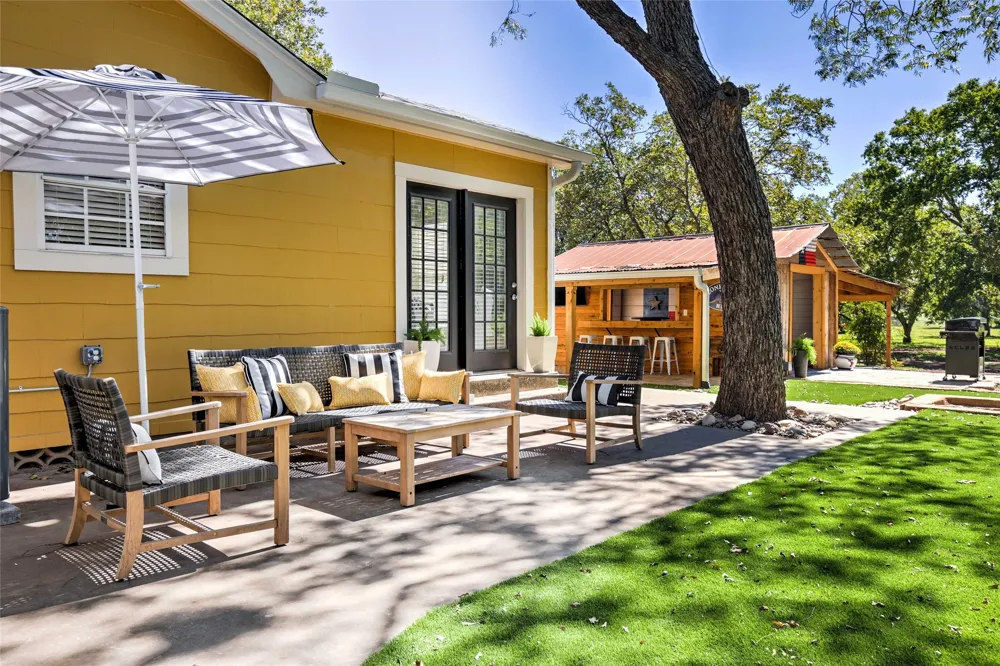 809 E Highway Street Fredericksburg, TX 78624