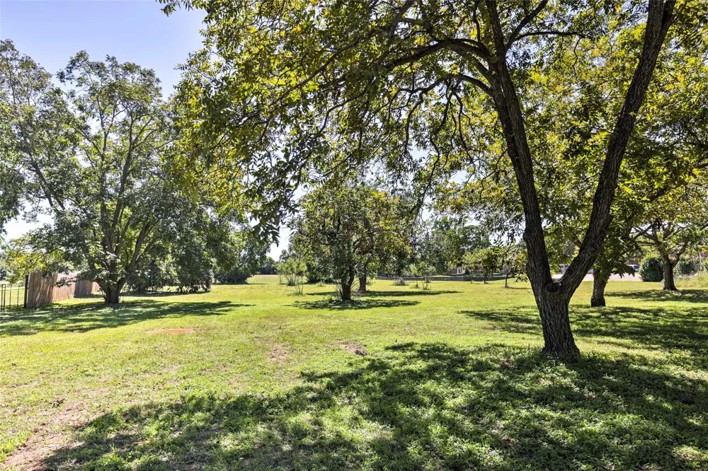 809 E Highway Street Fredericksburg, TX 78624