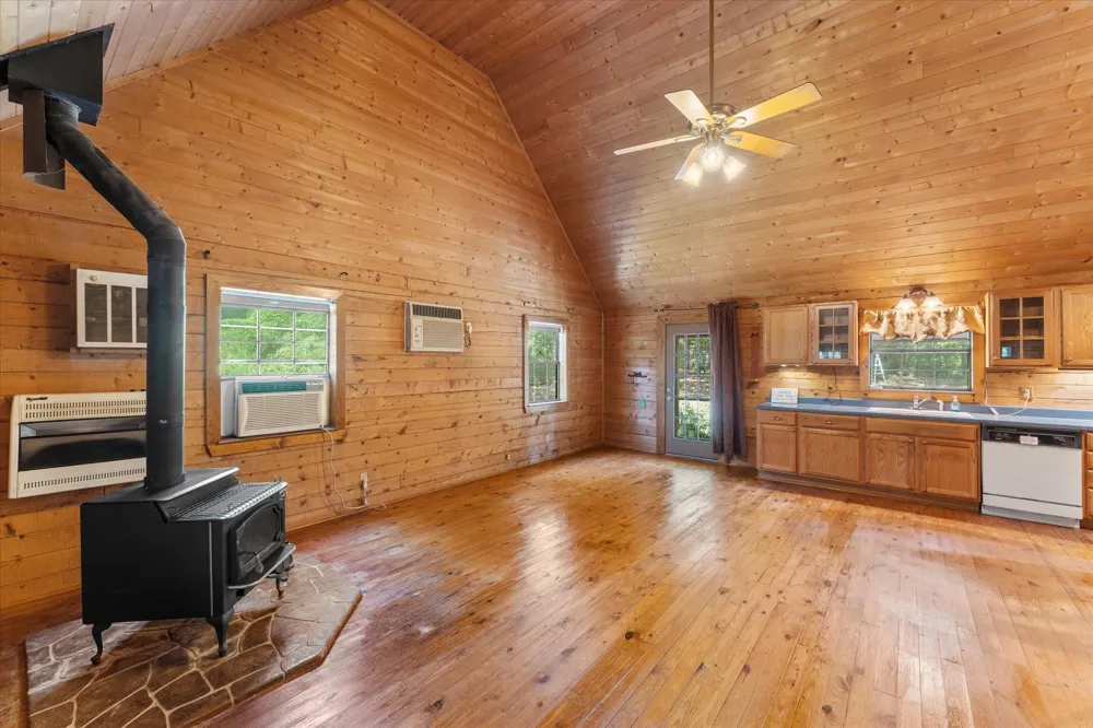 229 County Road 4554 Winnsboro, TX 75494