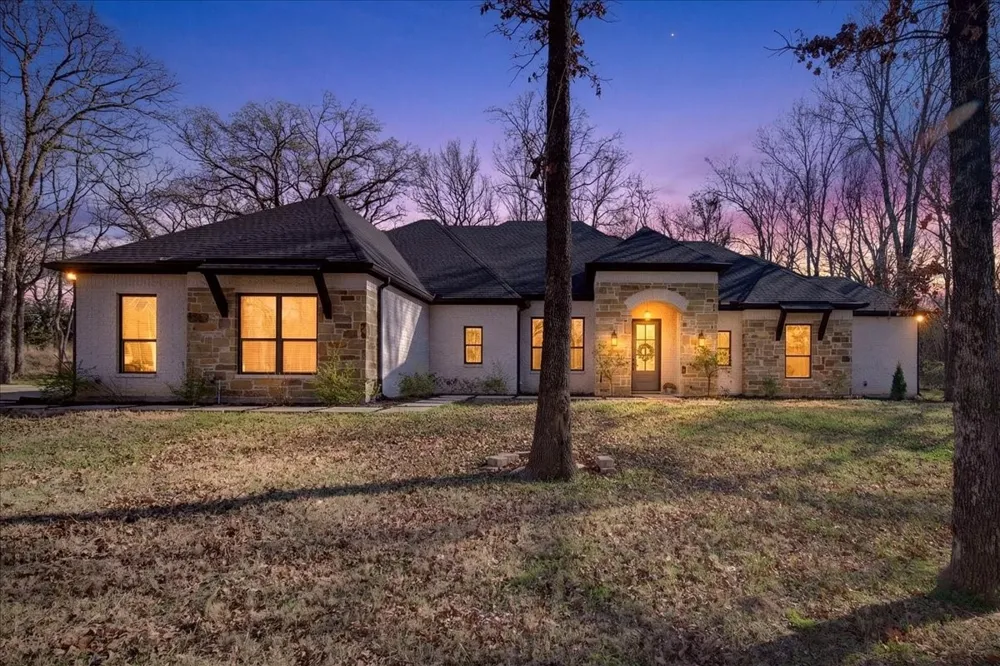 107 Oakbend Trail Mabank, TX 75147