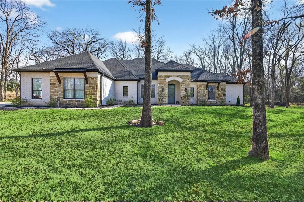 107 Oakbend Trail Mabank, TX 75147