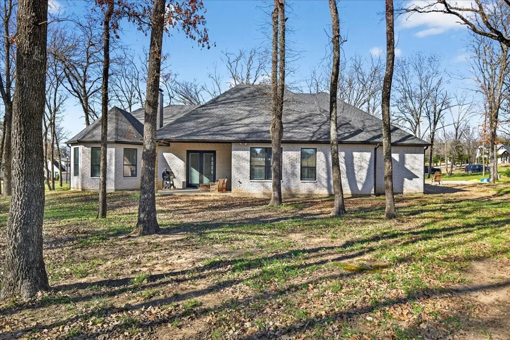 107 Oakbend Trail Mabank, TX 75147