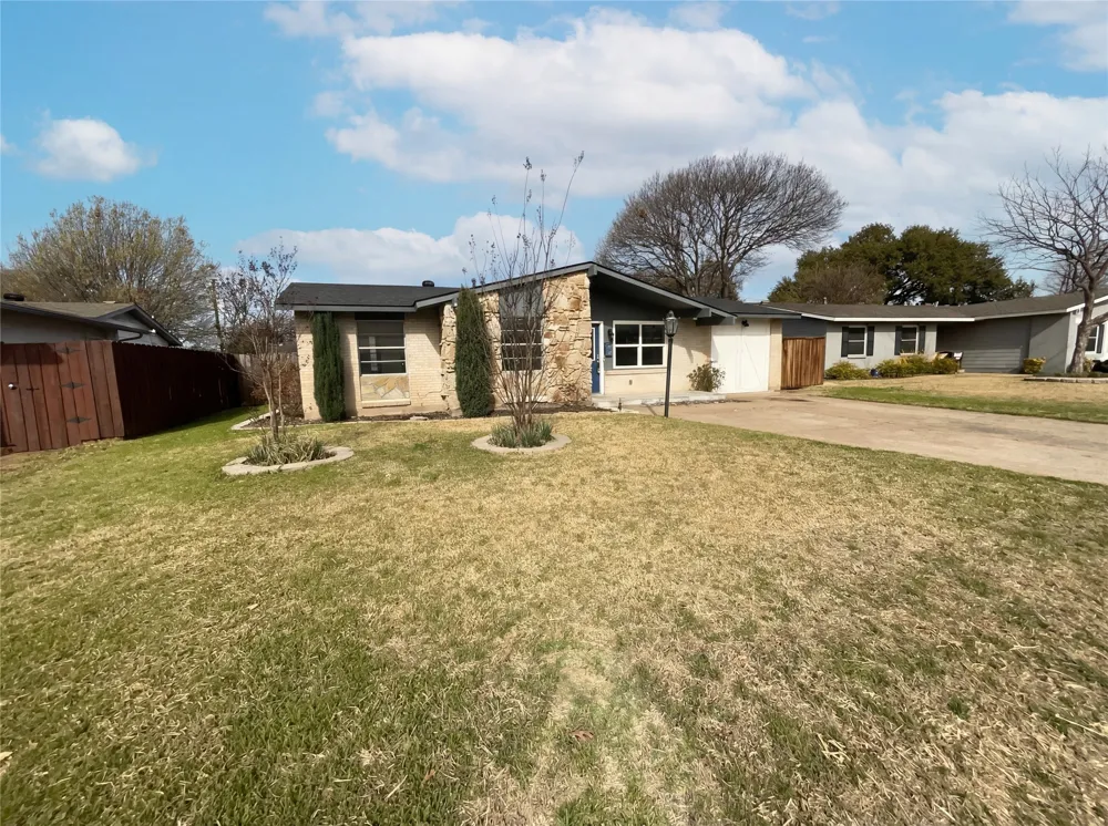 8541 Strathmore Drive Dallas, TX 75238