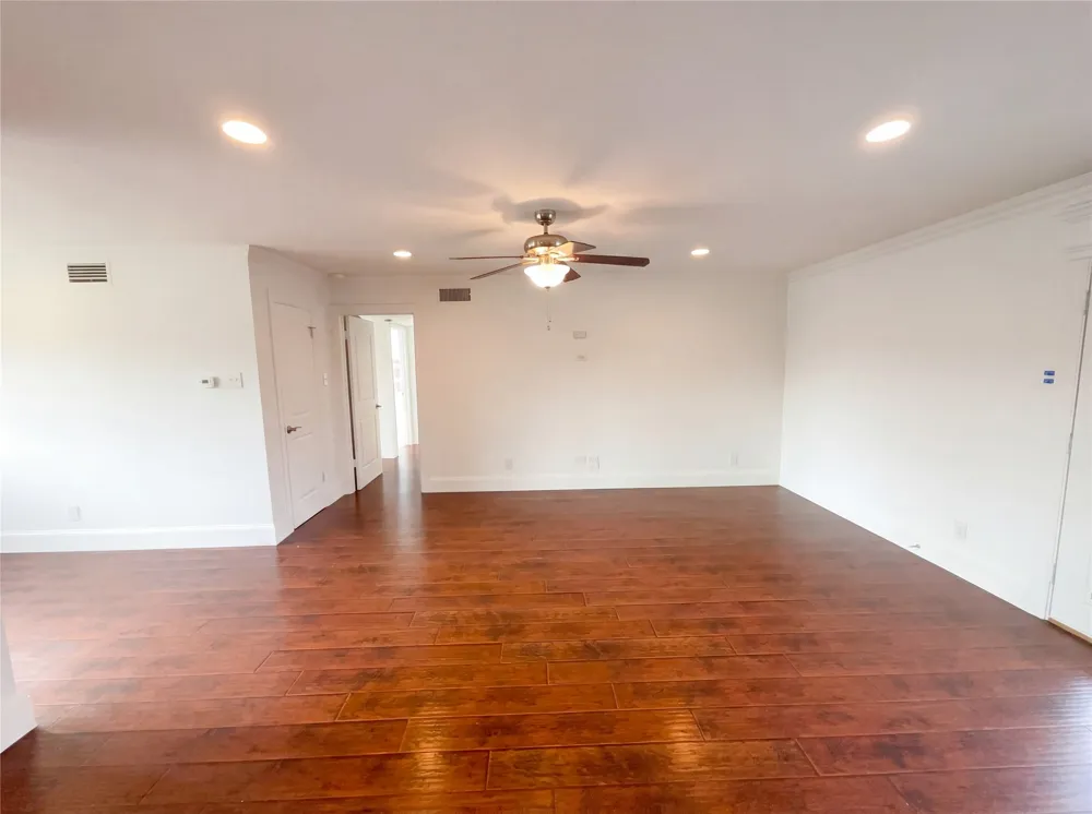 8541 Strathmore Drive Dallas, TX 75238