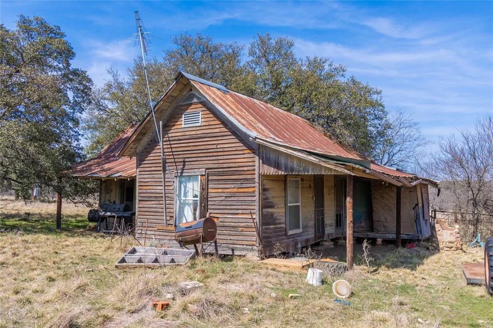 91 Co Rd 370 Carbon, TX 76435