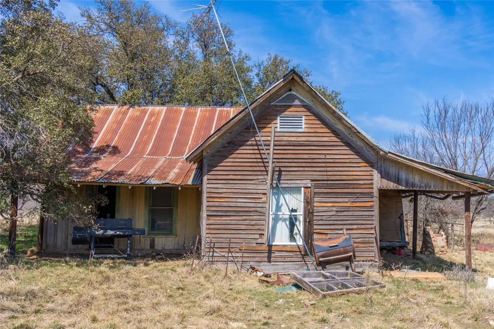 91 Co Rd 370 Carbon, TX 76435