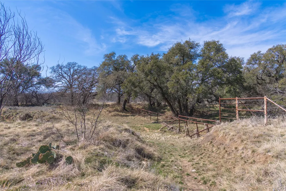 91 Co Rd 370 Carbon, TX 76435