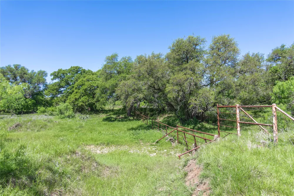91 Co Rd 370 Carbon, TX 76435