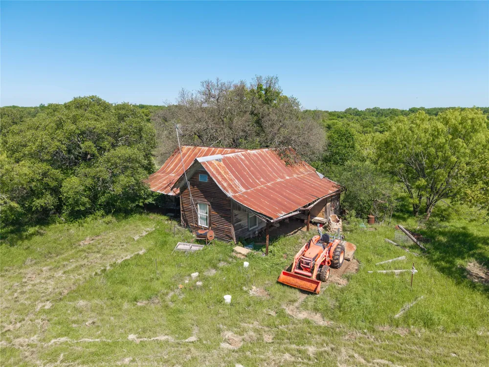 91 Co Rd 370 Carbon, TX 76435