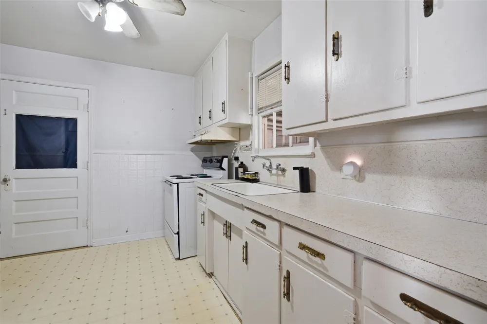 1503 W 10th Street McGregor, TX 76657