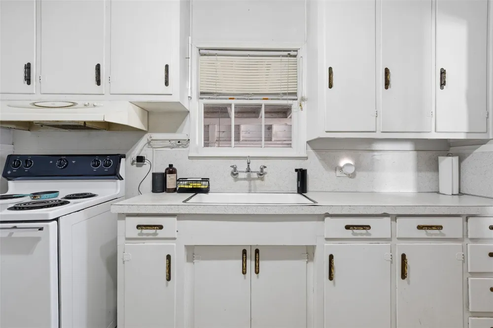 1503 W 10th Street McGregor, TX 76657