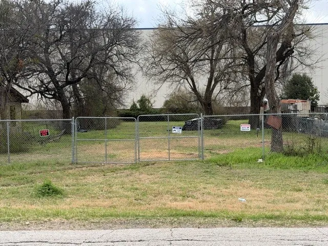 2736 Cedardale Road Lancaster, TX 75134