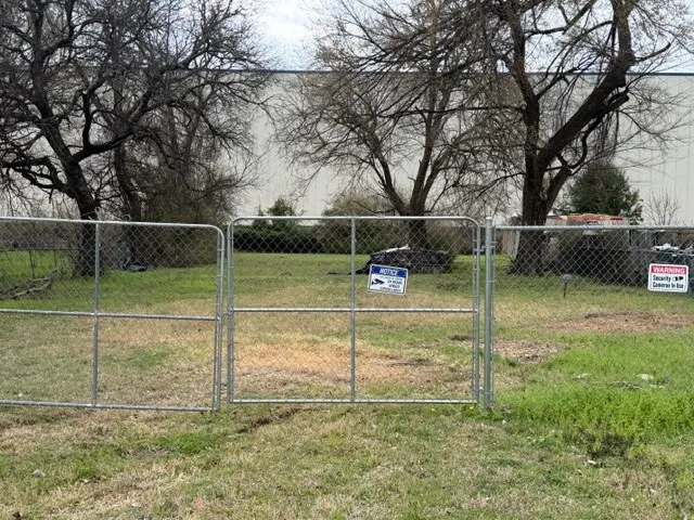 2736 Cedardale Road Lancaster, TX 75134
