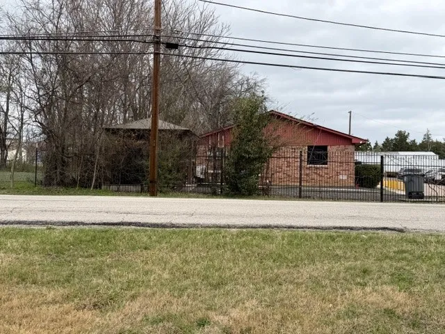 2736 Cedardale Road Lancaster, TX 75134