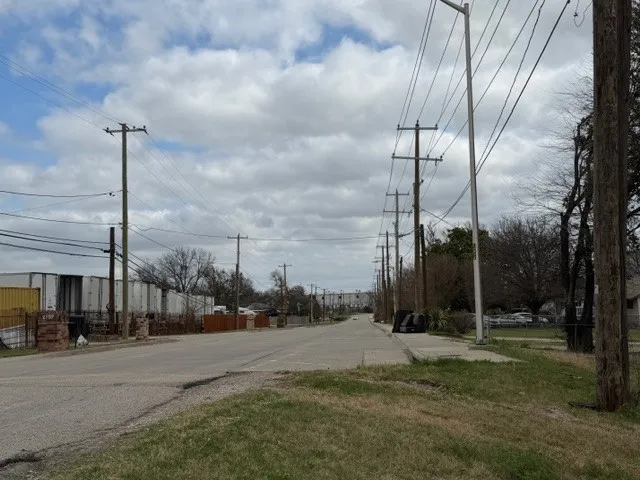 2736 Cedardale Road Lancaster, TX 75134