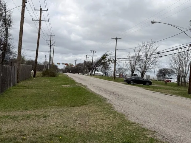 2736 Cedardale Road Lancaster, TX 75134