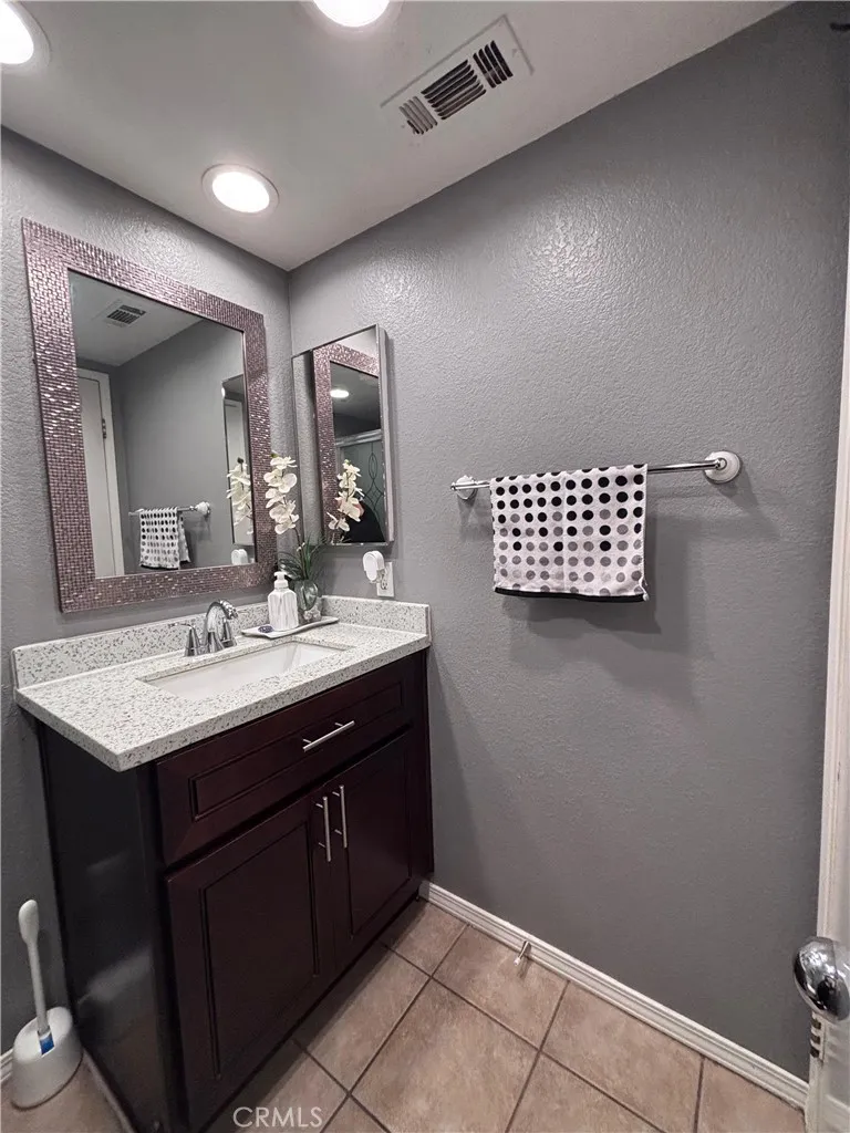 560 Coudures Perris, CA 92571