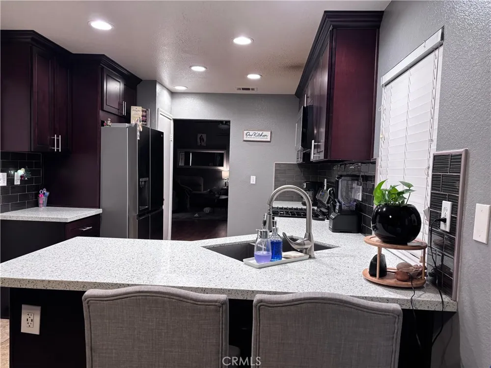 560 Coudures Perris, CA 92571