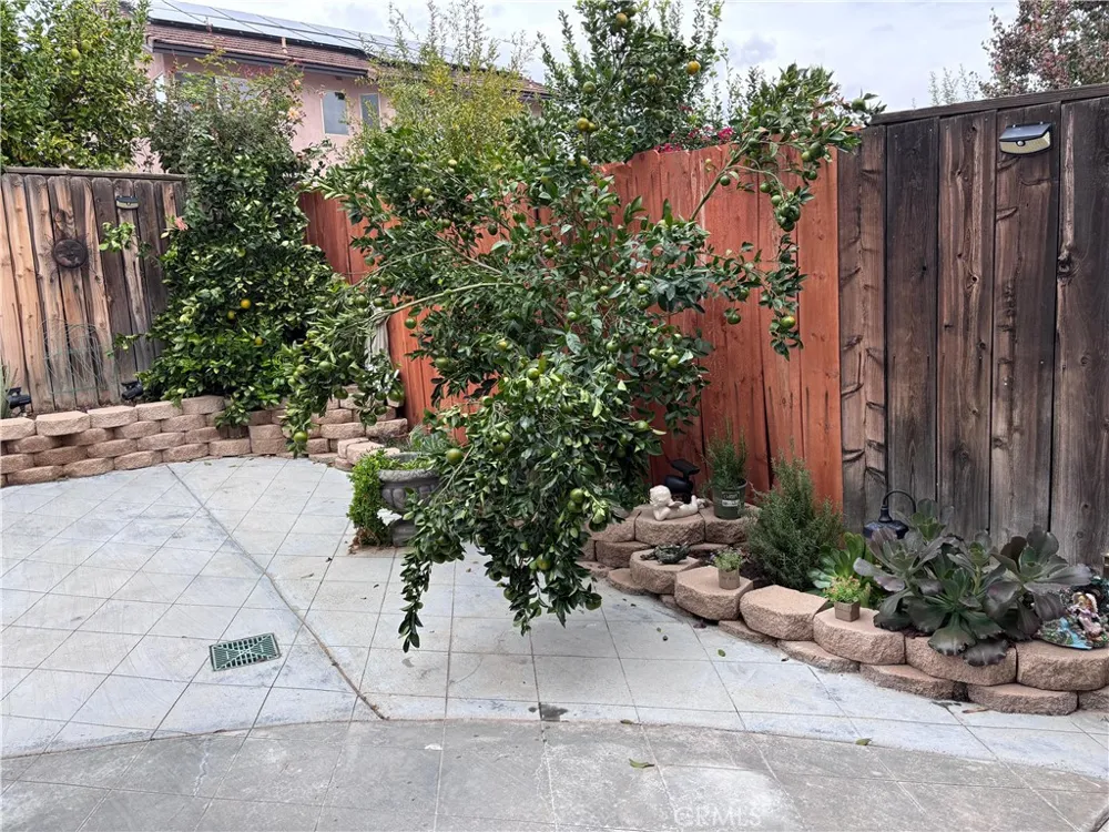560 Coudures Perris, CA 92571