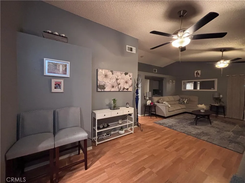 560 Coudures Perris, CA 92571