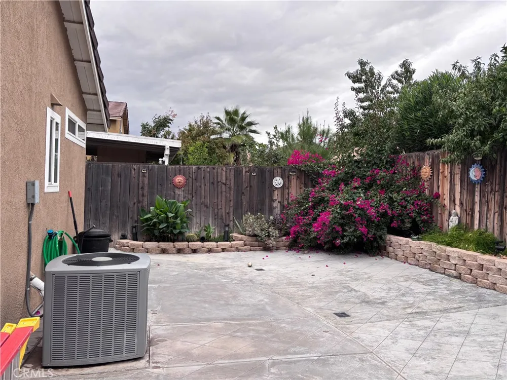 560 Coudures Perris, CA 92571
