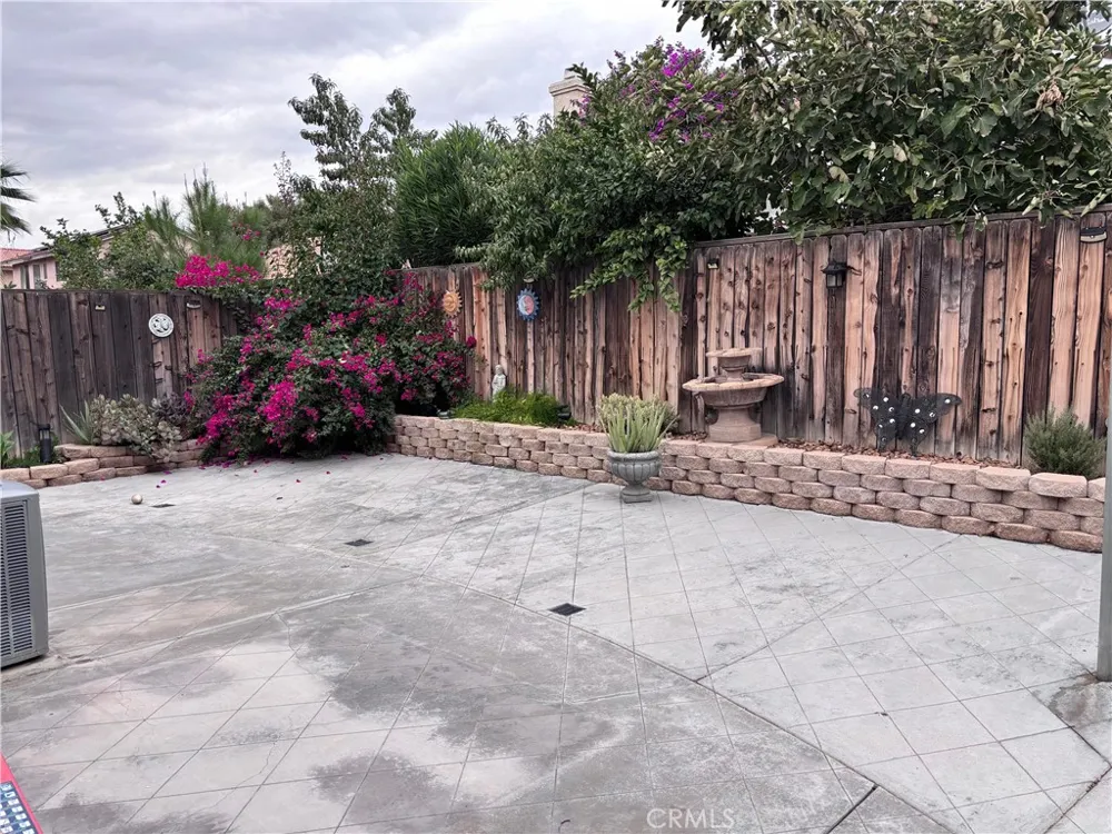 560 Coudures Perris, CA 92571