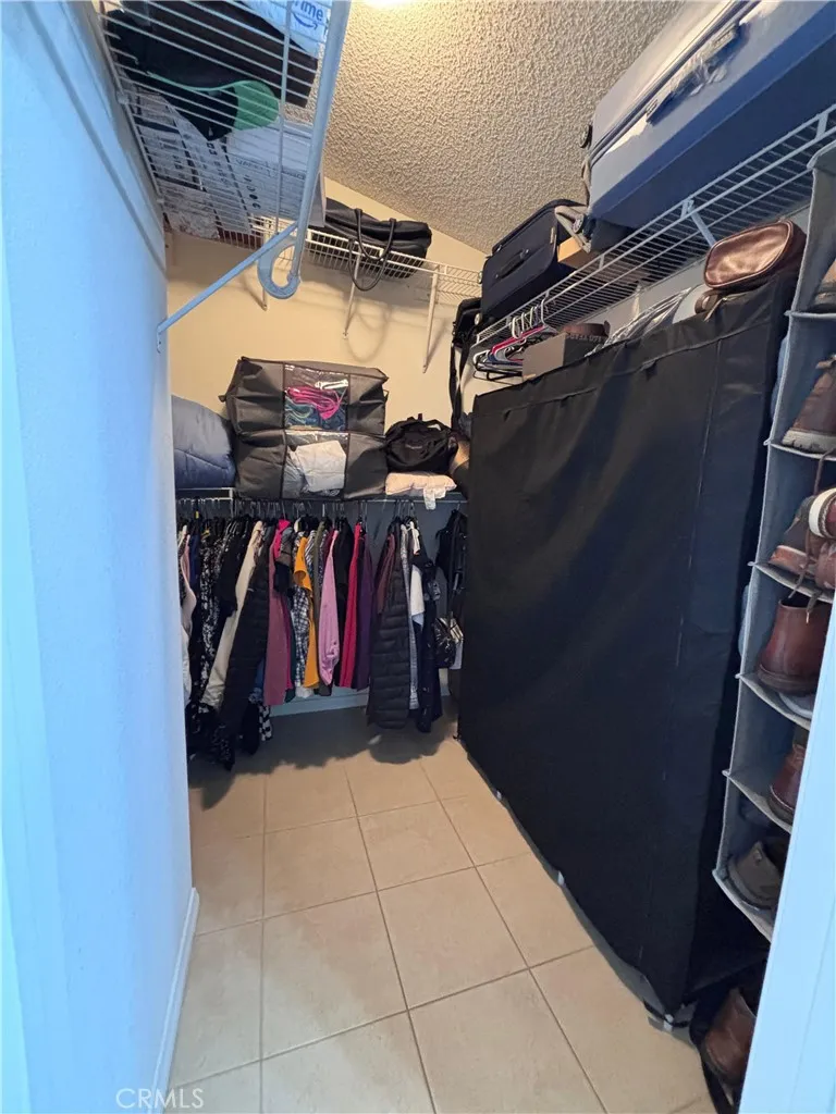 560 Coudures Perris, CA 92571