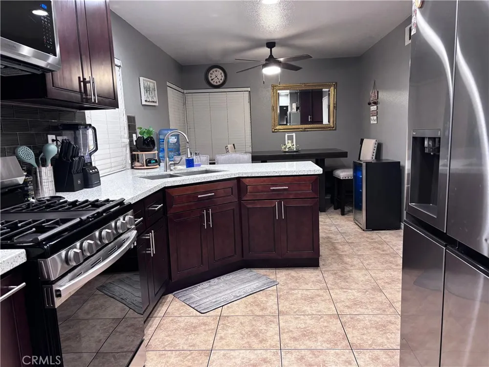 560 Coudures Perris, CA 92571