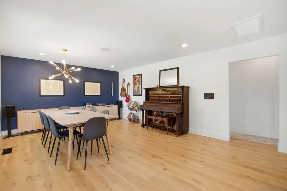 965 Home Ave Carlsbad, CA 92008