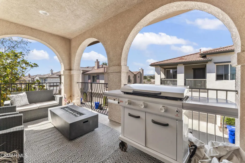 28046 Serra Lane Valencia, CA 91355