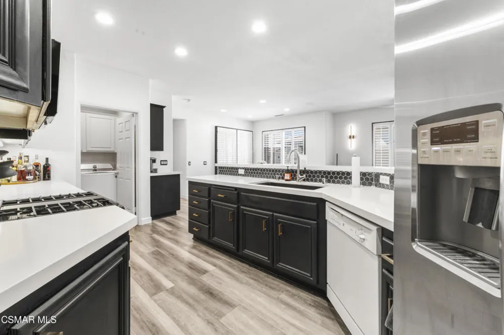 28046 Serra Lane Valencia, CA 91355