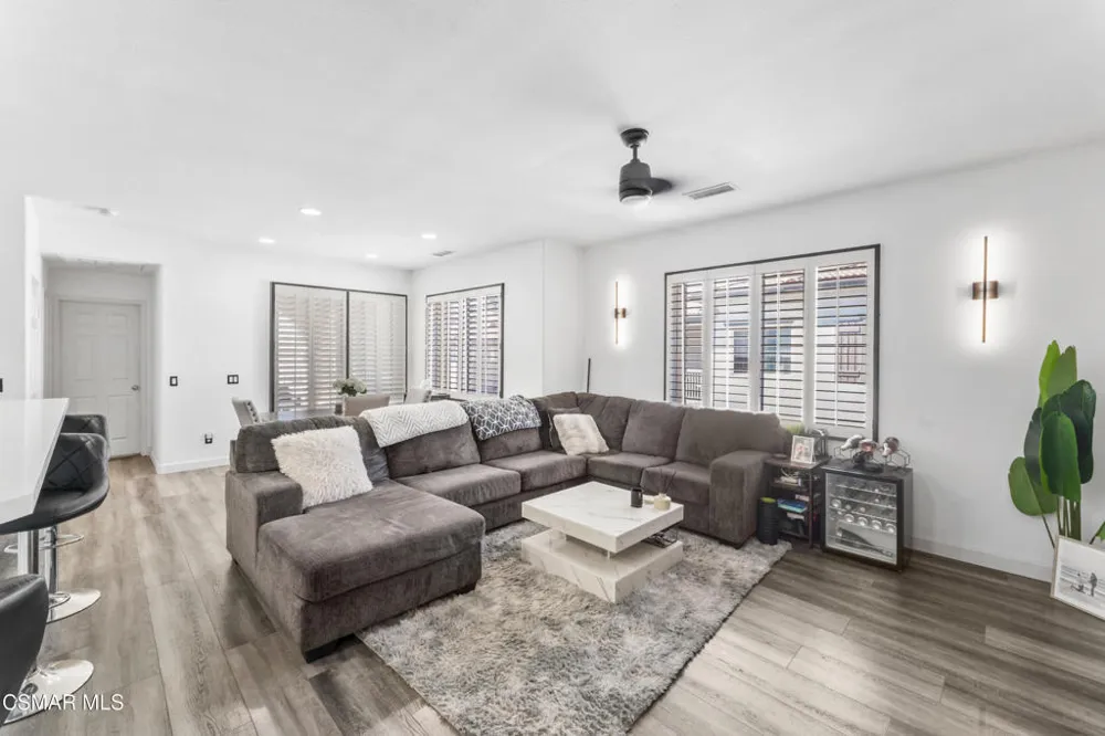 28046 Serra Lane Valencia, CA 91355