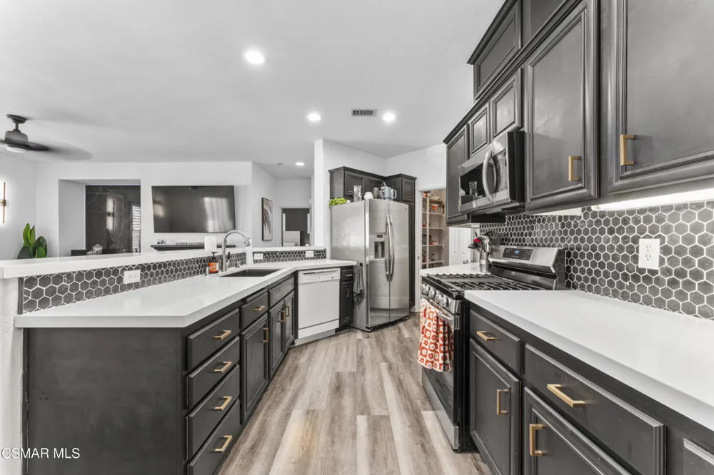28046 Serra Lane Valencia, CA 91355