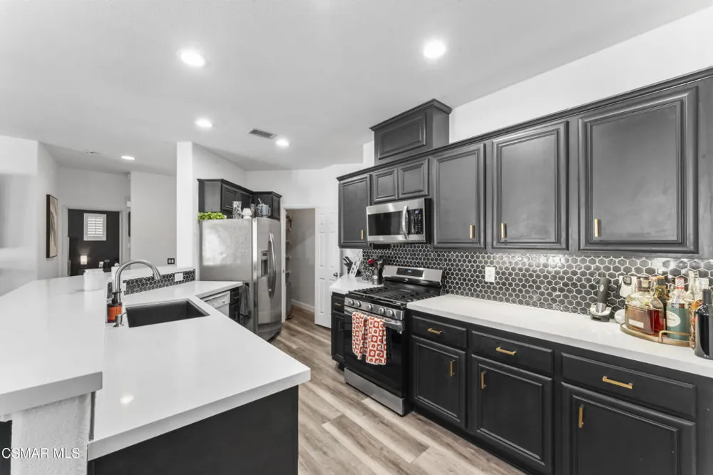 28046 Serra Lane Valencia, CA 91355