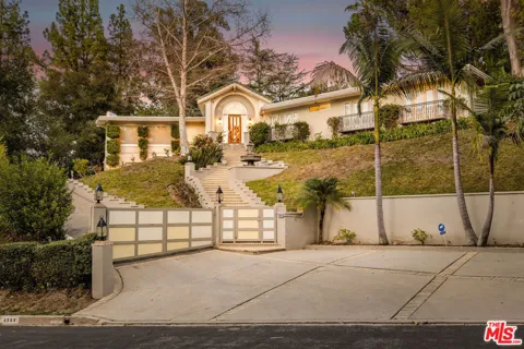 4968 Queen Florence Lane
