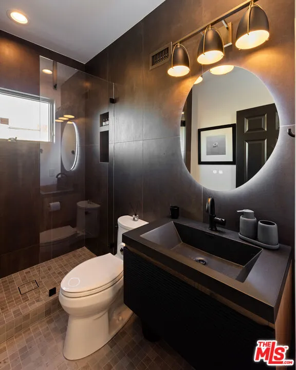 123 Channel Pointe Mall Marina del Rey, CA 90292
