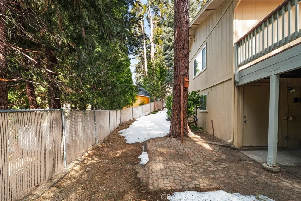 31686 Luring Pines Circle Running Springs, CA 92382