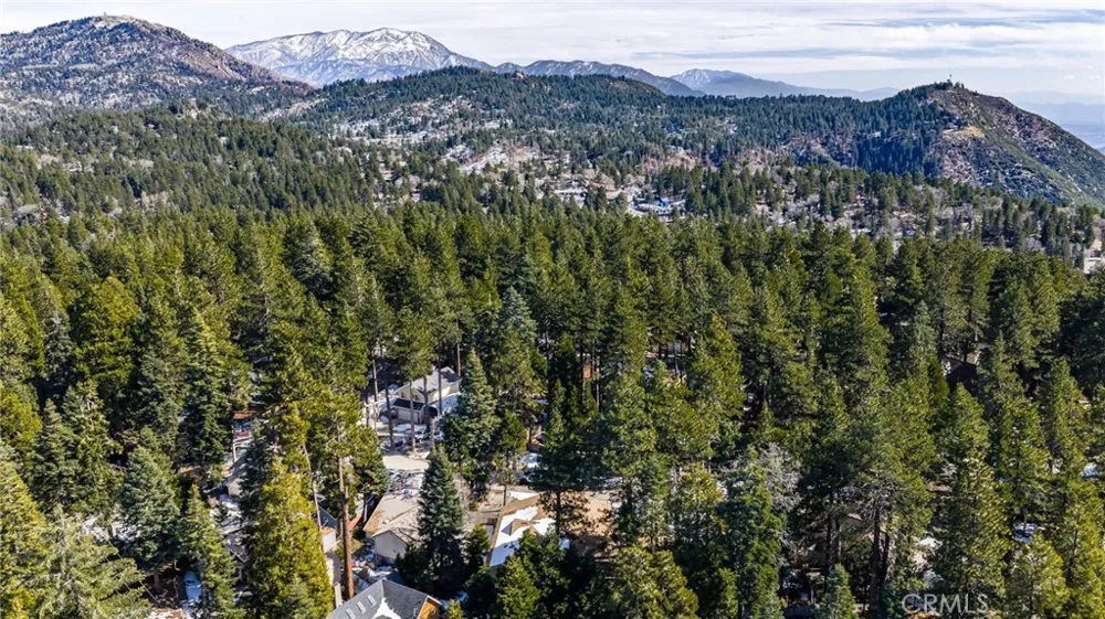 31686 Luring Pines Circle Running Springs, CA 92382