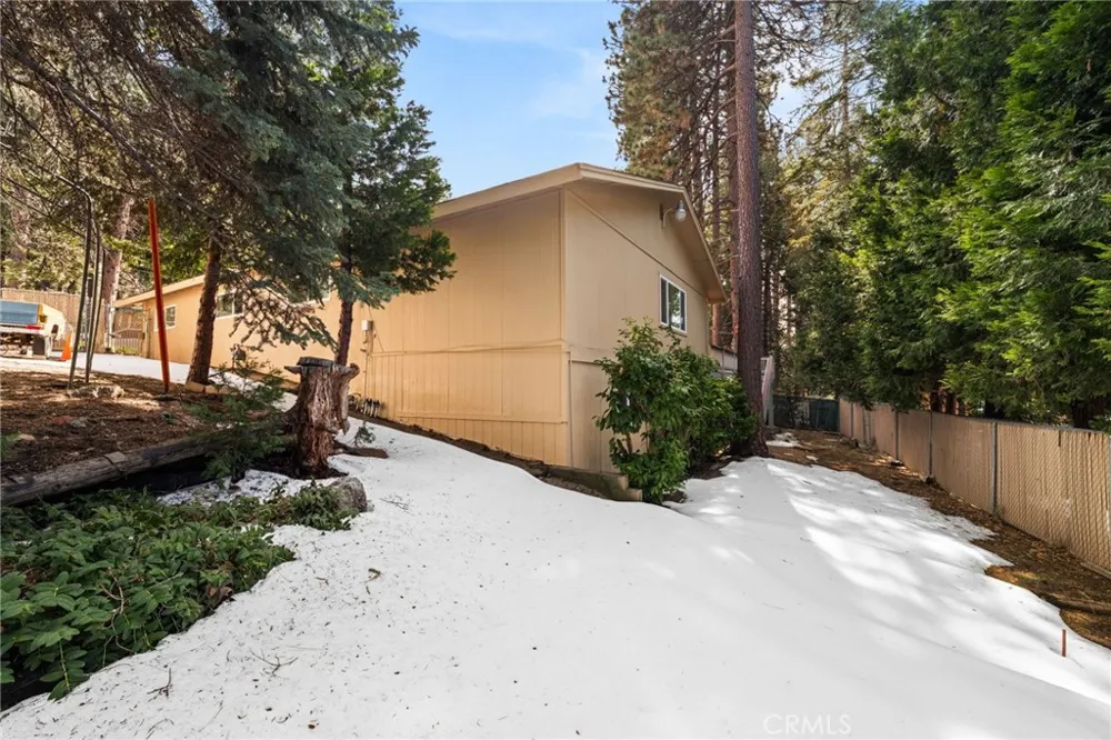 31686 Luring Pines Circle Running Springs, CA 92382