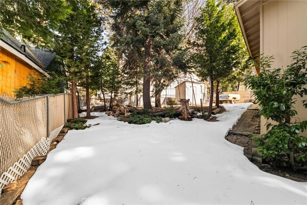31686 Luring Pines Circle Running Springs, CA 92382