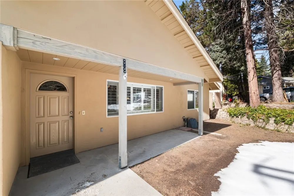 31686 Luring Pines Circle Running Springs, CA 92382