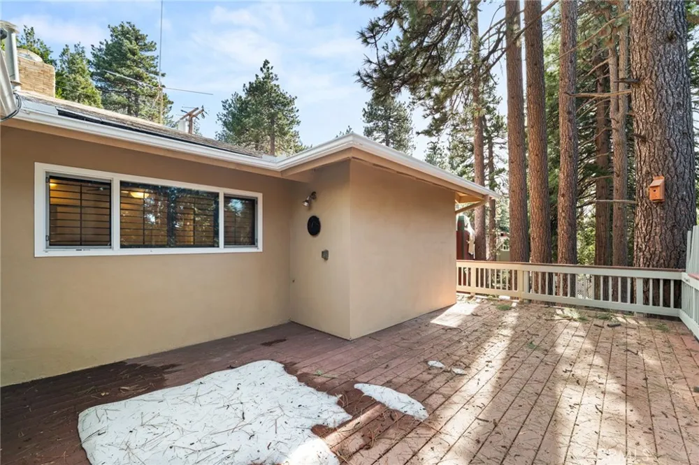 31686 Luring Pines Circle Running Springs, CA 92382