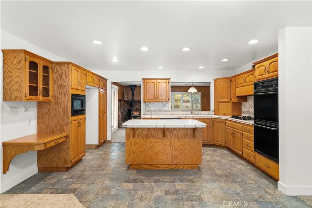 31686 Luring Pines Circle Running Springs, CA 92382