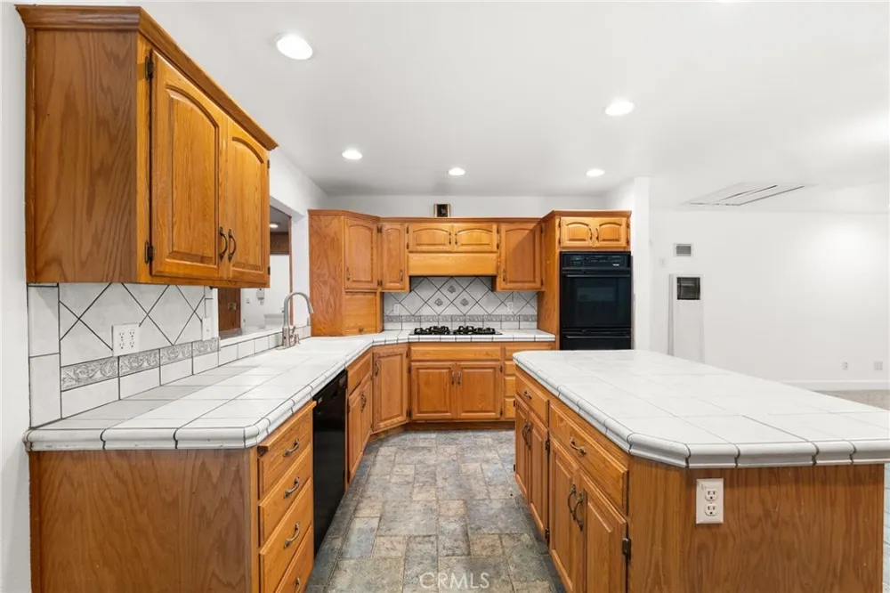 31686 Luring Pines Circle Running Springs, CA 92382