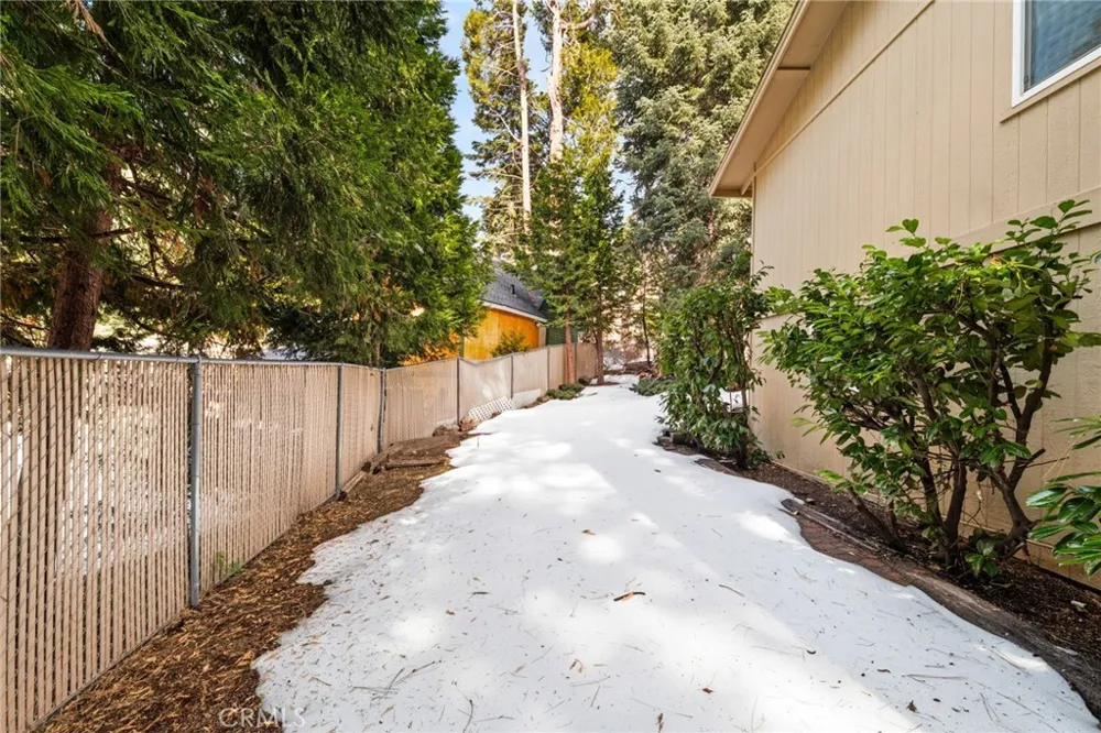 31686 Luring Pines Circle Running Springs, CA 92382