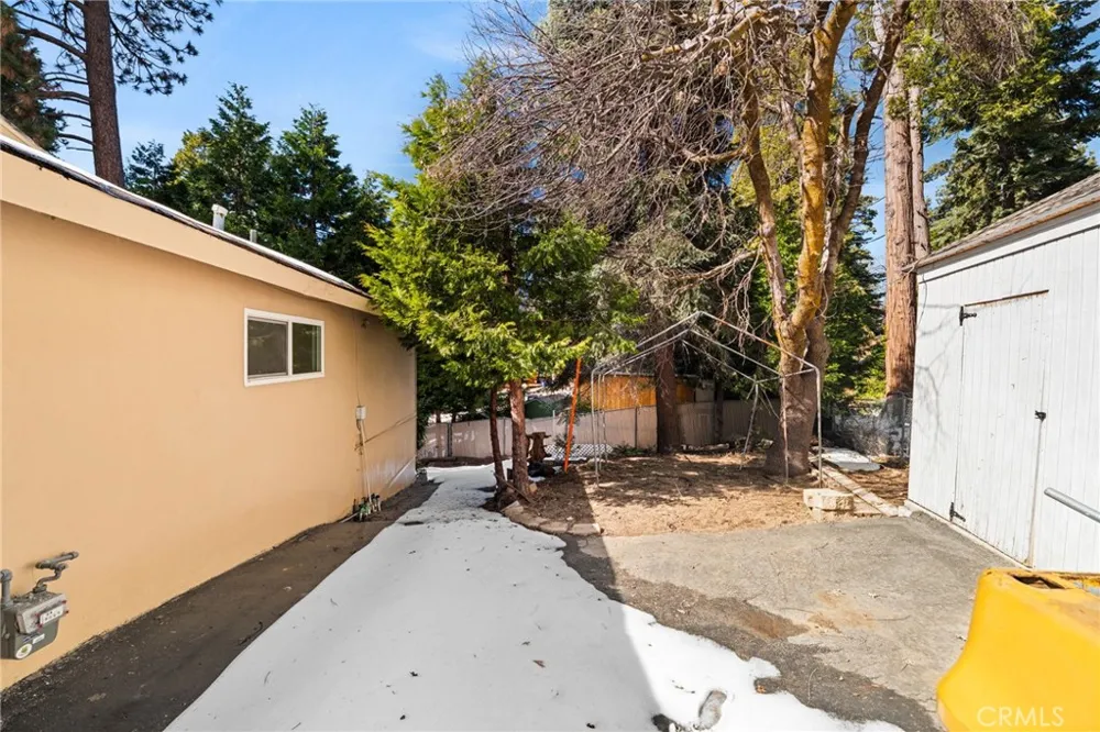 31686 Luring Pines Circle Running Springs, CA 92382