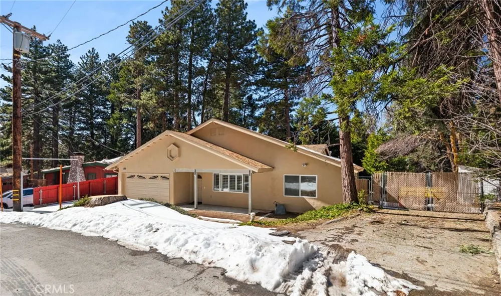 31686 Luring Pines Circle Running Springs, CA 92382