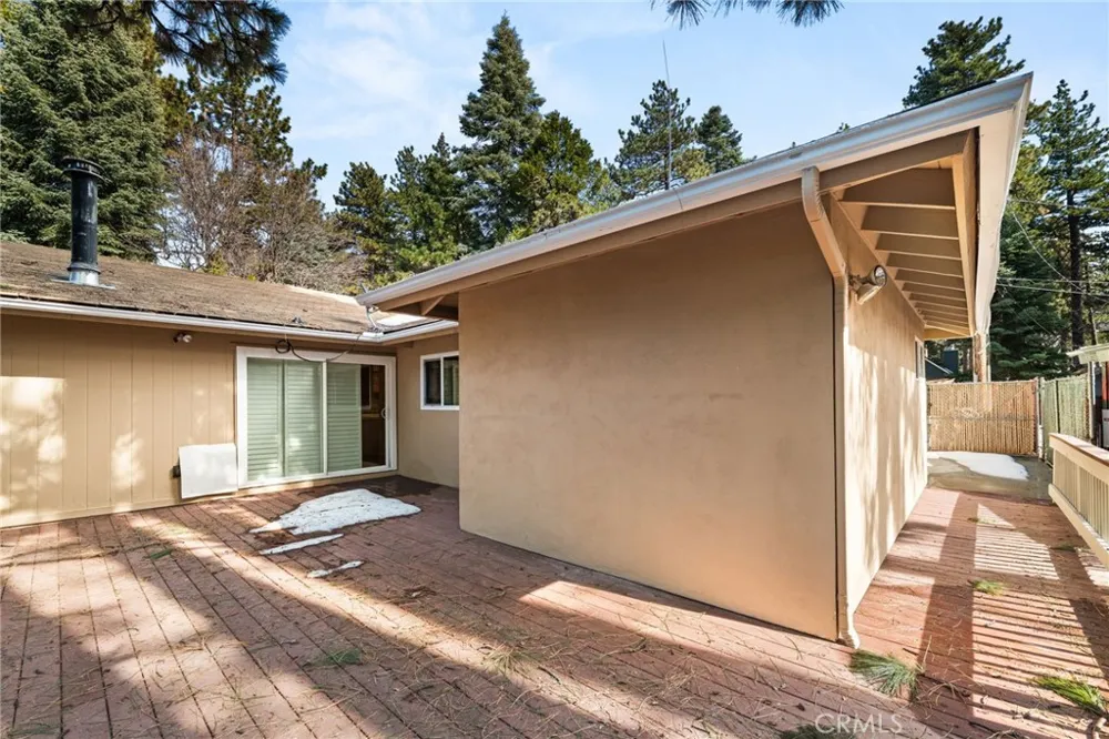 31686 Luring Pines Circle Running Springs, CA 92382