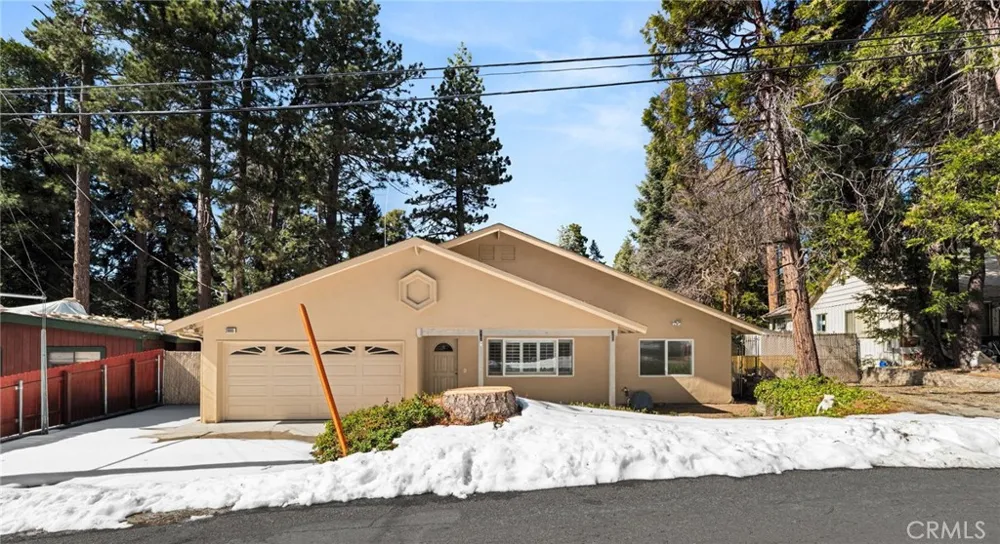 31686 Luring Pines Circle Running Springs, CA 92382