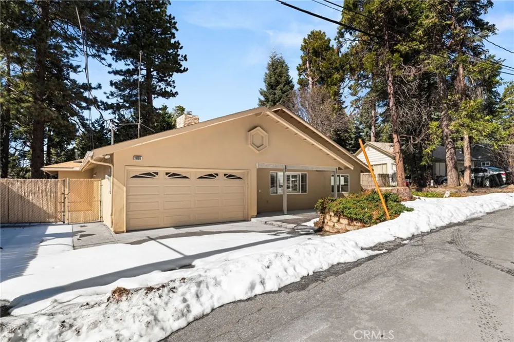 31686 Luring Pines Circle Running Springs, CA 92382